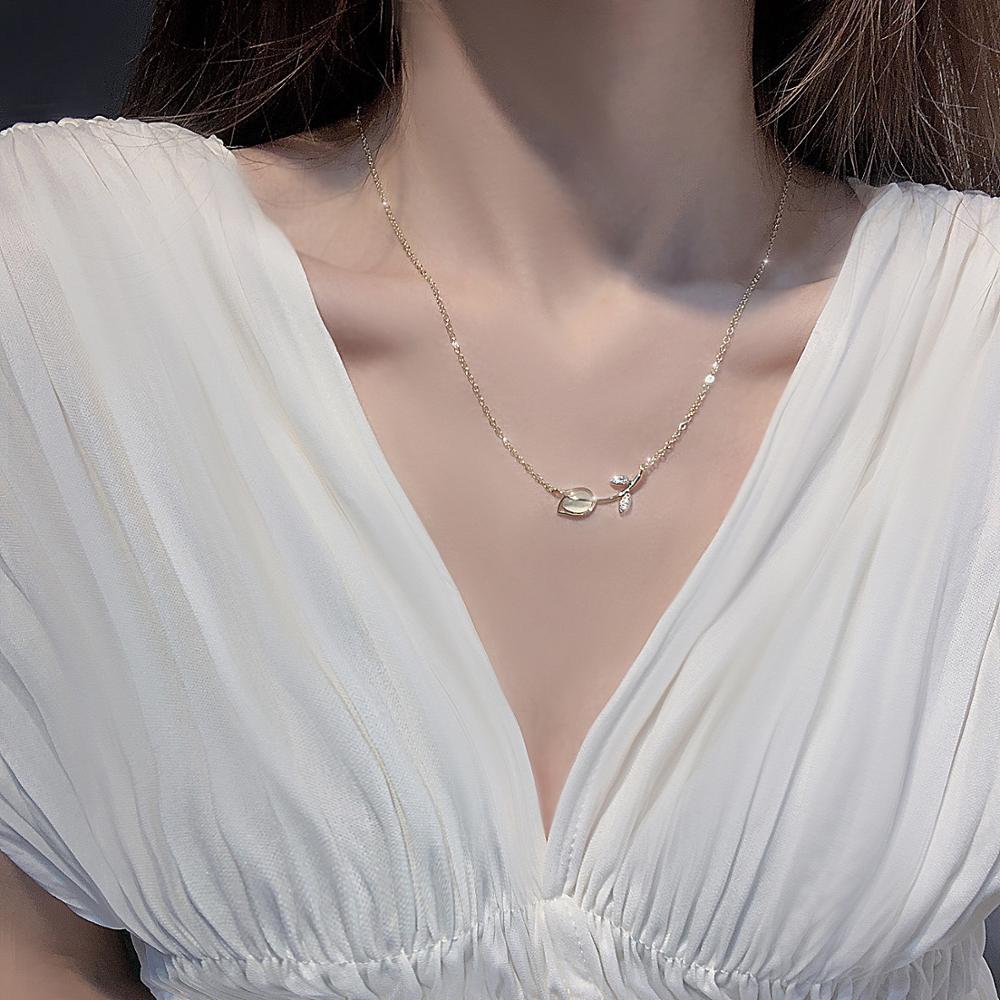 18k Gold Rose Chain Necklace