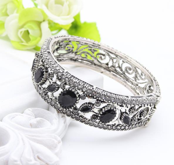 Vintage Rhinestone Embellished Bangle Bracelet