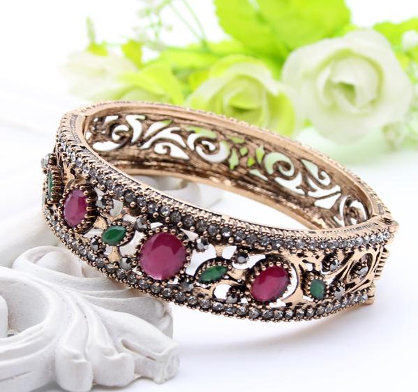 Vintage Rhinestone Embellished Bangle Bracelet